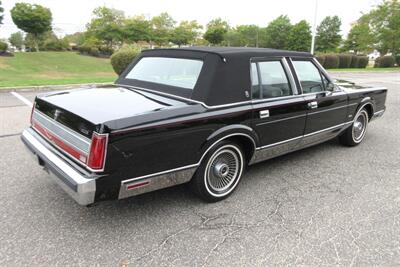 1989 Lincoln Town Car Signature   - Photo 8 - Bohemia, NY 11716