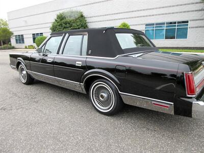 1989 Lincoln Town Car Signature   - Photo 17 - Bohemia, NY 11716