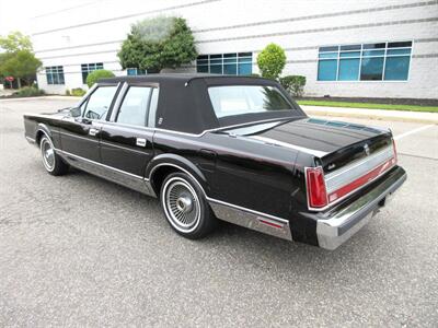 1989 Lincoln Town Car Signature   - Photo 7 - Bohemia, NY 11716