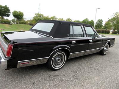 1989 Lincoln Town Car Signature   - Photo 18 - Bohemia, NY 11716