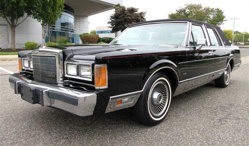 1989 Lincoln Town Car Signature  