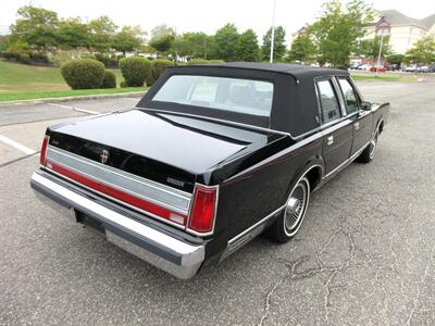 1989 Lincoln Town Car Signature   - Photo 4 - Bohemia, NY 11716