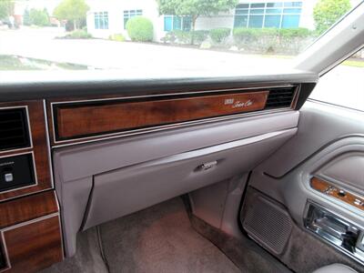 1989 Lincoln Town Car Signature   - Photo 32 - Bohemia, NY 11716