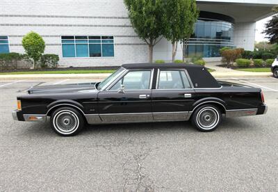 1989 Lincoln Town Car Signature   - Photo 9 - Bohemia, NY 11716