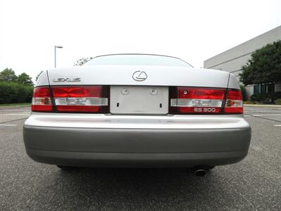 2000 Lexus ES 300   - Photo 18 - Bohemia, NY 11716
