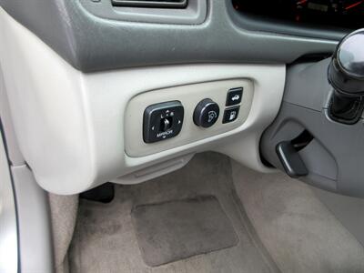 2000 Lexus ES 300   - Photo 30 - Bohemia, NY 11716