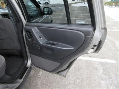 2001 Jeep Grand Cherokee Laredo   - Photo 47 - Bohemia, NY 11716