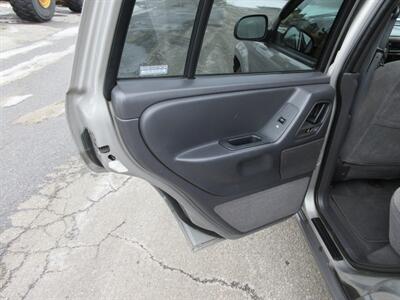 2001 Jeep Grand Cherokee Laredo   - Photo 42 - Bohemia, NY 11716