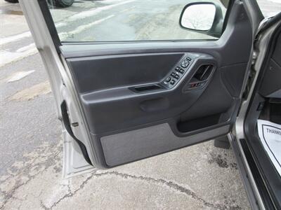 2001 Jeep Grand Cherokee Laredo   - Photo 30 - Bohemia, NY 11716