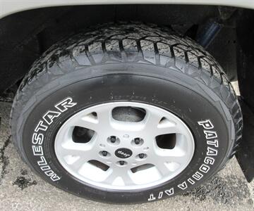 2001 Jeep Grand Cherokee Laredo   - Photo 57 - Bohemia, NY 11716