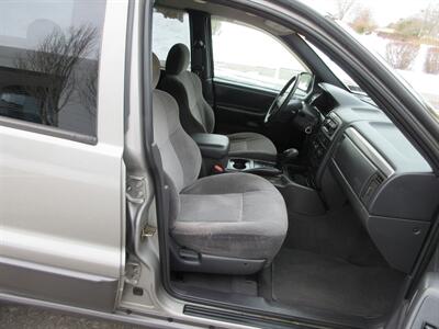 2001 Jeep Grand Cherokee Laredo   - Photo 48 - Bohemia, NY 11716