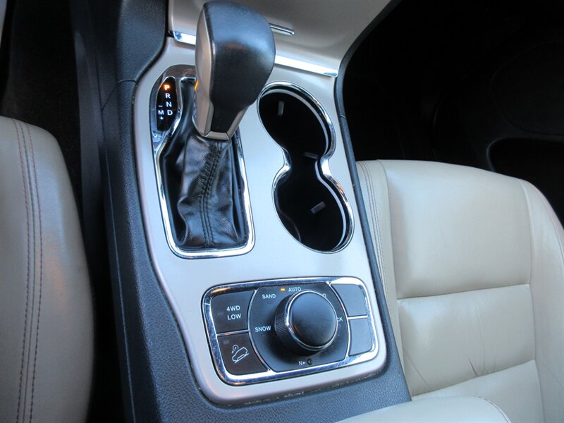 2017 Jeep Grand Cherokee Limited 75th Anniversary   - Photo 35 - Bohemia, NY 11716