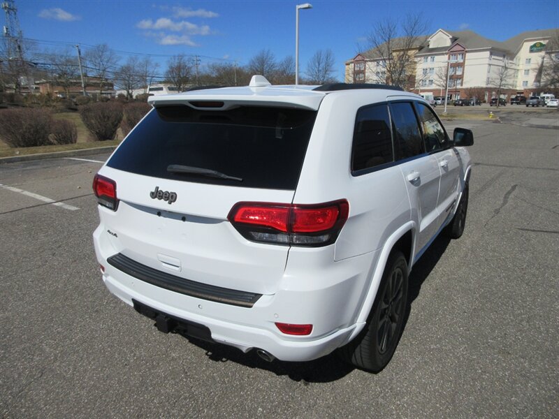 2017 Jeep Grand Cherokee Limited 75th Anniversary   - Photo 8 - Bohemia, NY 11716