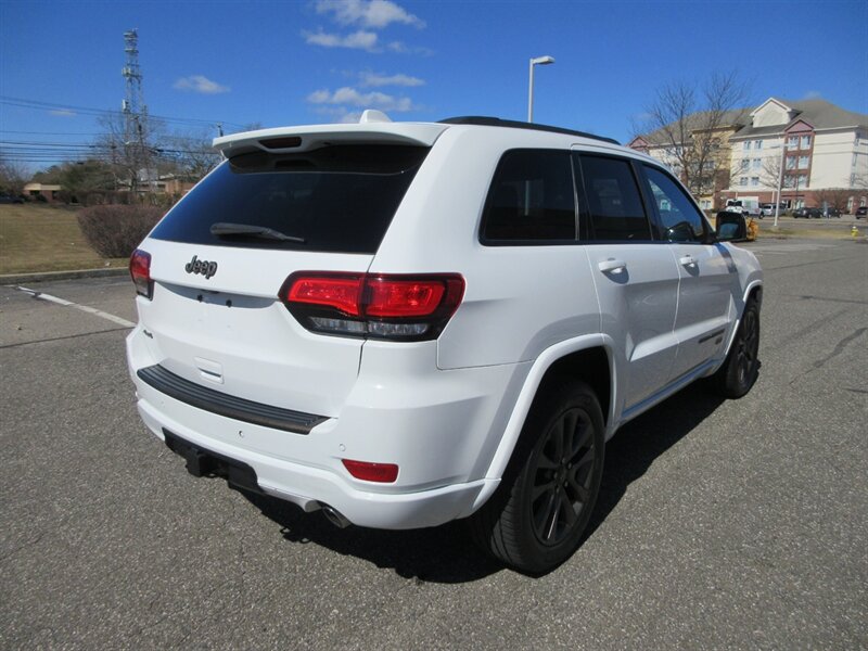 2017 Jeep Grand Cherokee Limited 75th Anniversary   - Photo 4 - Bohemia, NY 11716