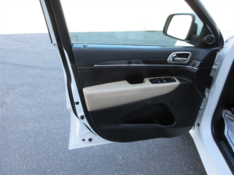 2017 Jeep Grand Cherokee Limited 75th Anniversary   - Photo 30 - Bohemia, NY 11716