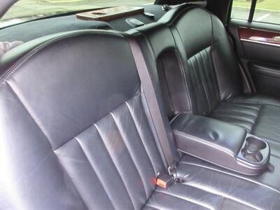 2003 Lincoln Town Car Executive Limousine - Photo 39 - Bohemia, NY 11716