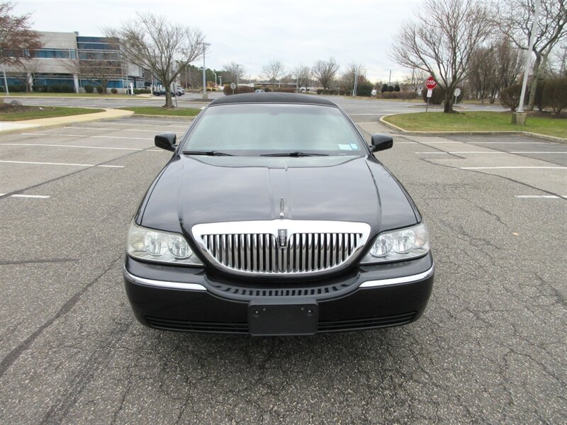 2003 Lincoln Town Car Executive Limousine - Photo 11 - Bohemia, NY 11716