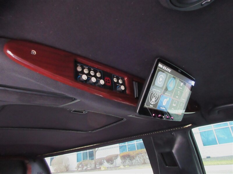 2003 Lincoln Town Car Executive Limousine - Photo 51 - Bohemia, NY 11716