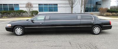 2003 Lincoln Town Car Executive Limousine - Photo 9 - Bohemia, NY 11716