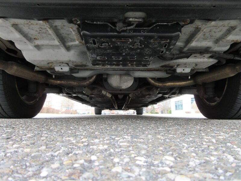 2003 Lincoln Town Car Executive Limousine - Photo 63 - Bohemia, NY 11716