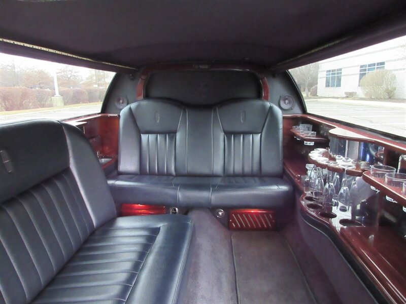 2003 Lincoln Town Car Executive Limousine - Photo 49 - Bohemia, NY 11716