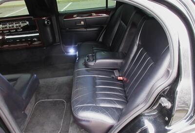 2003 Lincoln Town Car Executive Limousine - Photo 37 - Bohemia, NY 11716