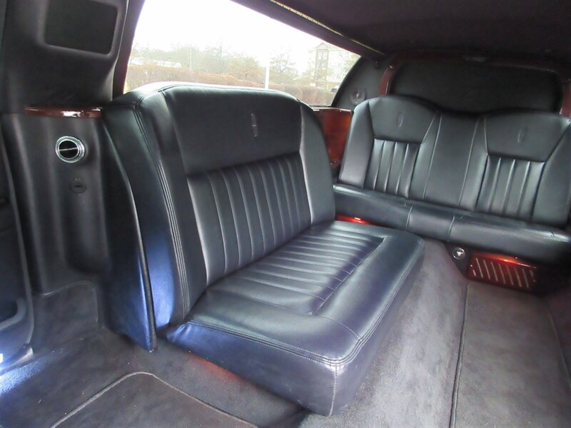 2003 Lincoln Town Car Executive Limousine - Photo 50 - Bohemia, NY 11716