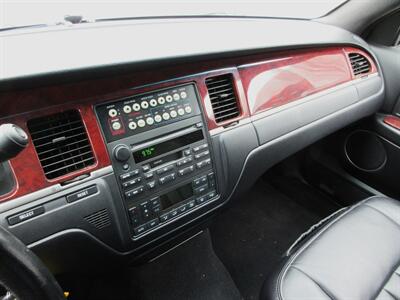 2003 Lincoln Town Car Executive Limousine - Photo 28 - Bohemia, NY 11716