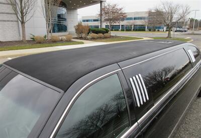 2003 Lincoln Town Car Executive Limousine - Photo 18 - Bohemia, NY 11716