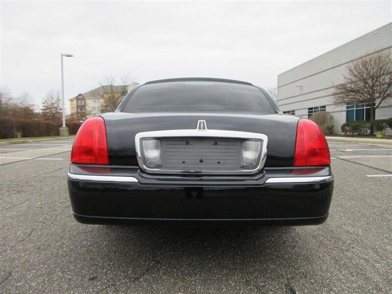 2003 Lincoln Town Car Executive Limousine - Photo 12 - Bohemia, NY 11716