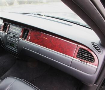 2003 Lincoln Town Car Executive Limousine - Photo 33 - Bohemia, NY 11716