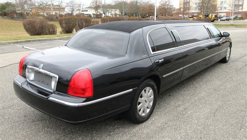 2003 Lincoln Town Car Executive Limousine - Photo 4 - Bohemia, NY 11716