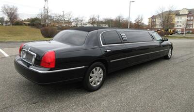 2003 Lincoln Town Car Executive Limousine - Photo 8 - Bohemia, NY 11716