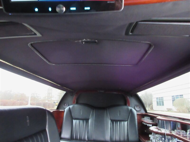 2003 Lincoln Town Car Executive Limousine - Photo 46 - Bohemia, NY 11716