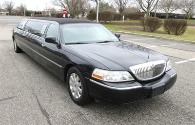 2003 Lincoln Town Car Executive Limousine - Photo 2 - Bohemia, NY 11716
