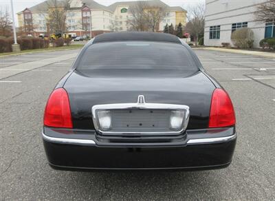 2003 Lincoln Town Car Executive Limousine - Photo 14 - Bohemia, NY 11716