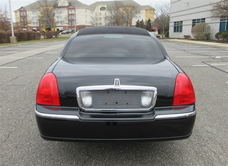 2003 Lincoln Town Car Executive Limousine - Photo 14 - Bohemia, NY 11716