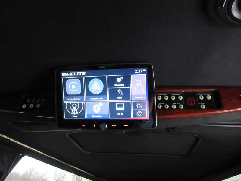 2003 Lincoln Town Car Executive Limousine - Photo 52 - Bohemia, NY 11716