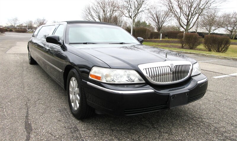 2003 Lincoln Town Car Executive Limousine - Photo 6 - Bohemia, NY 11716