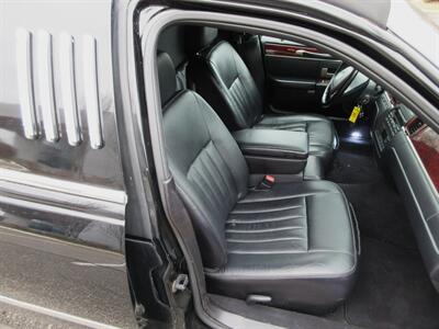 2003 Lincoln Town Car Executive Limousine - Photo 31 - Bohemia, NY 11716