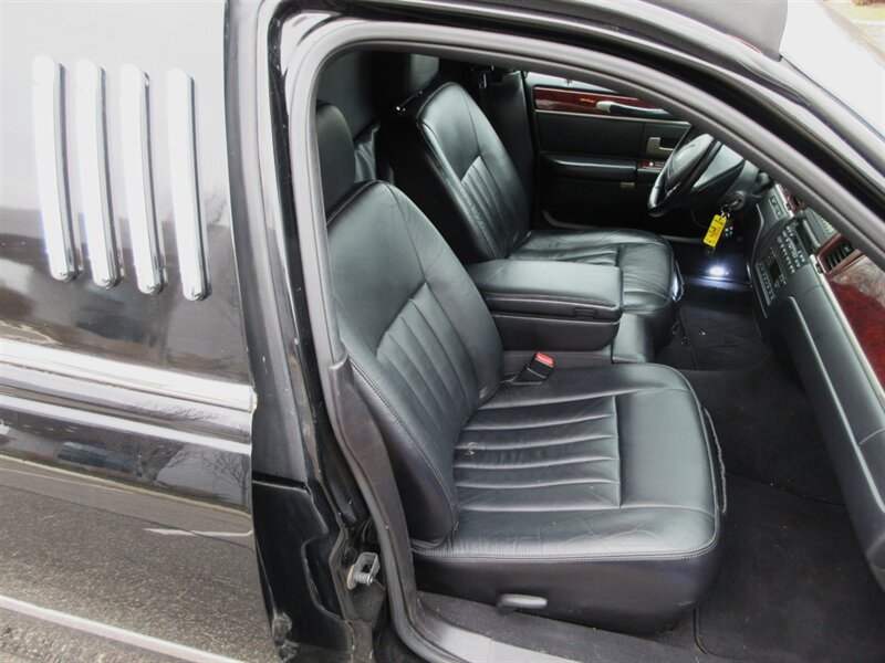 2003 Lincoln Town Car Executive Limousine - Photo 31 - Bohemia, NY 11716