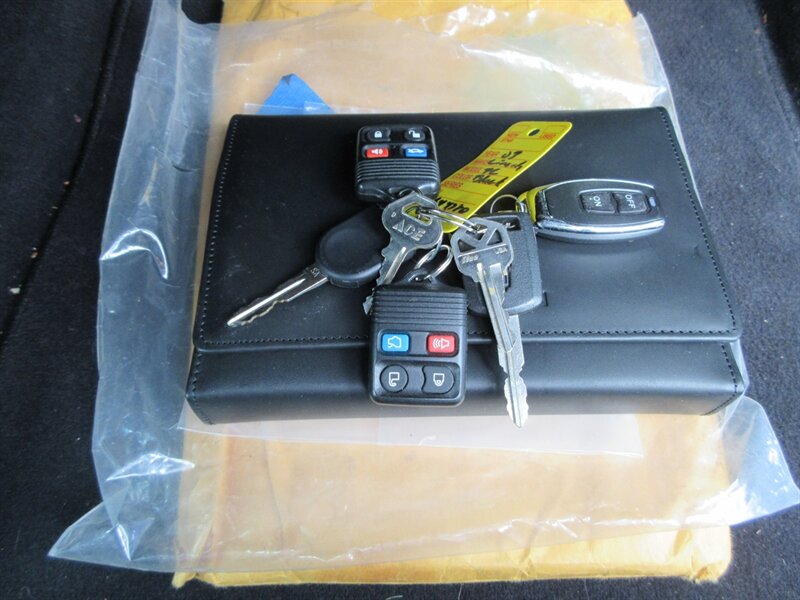 2003 Lincoln Town Car Executive Limousine - Photo 70 - Bohemia, NY 11716