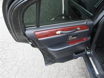 2003 Lincoln Town Car Executive Limousine - Photo 35 - Bohemia, NY 11716