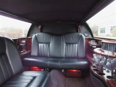 2003 Lincoln Town Car Executive Limousine - Photo 44 - Bohemia, NY 11716