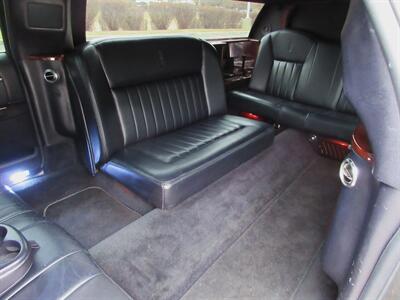2003 Lincoln Town Car Executive Limousine - Photo 43 - Bohemia, NY 11716