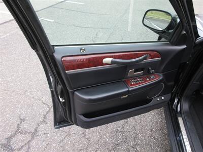 2003 Lincoln Town Car Executive Limousine - Photo 21 - Bohemia, NY 11716