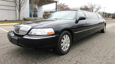 2003 Lincoln Town Car Executive Limousine - Photo 1 - Bohemia, NY 11716