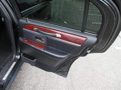 2003 Lincoln Town Car Executive Limousine - Photo 41 - Bohemia, NY 11716