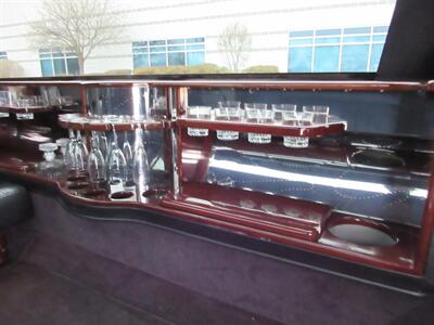 2003 Lincoln Town Car Executive Limousine - Photo 53 - Bohemia, NY 11716