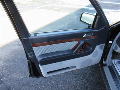 1992 Mercedes-Benz 500 SEL   - Photo 32 - Bohemia, NY 11716